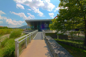 800px-Corning_Museum_of_Glass_Entrance